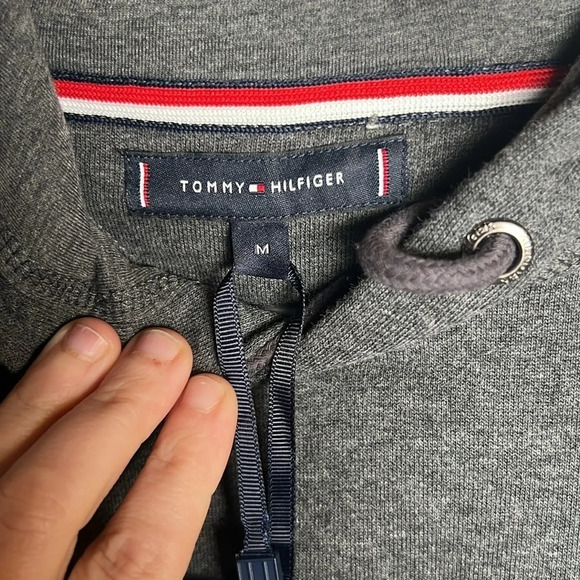 Tommy Hilfiger Hoodie Size Medium - Picture 2 of 3